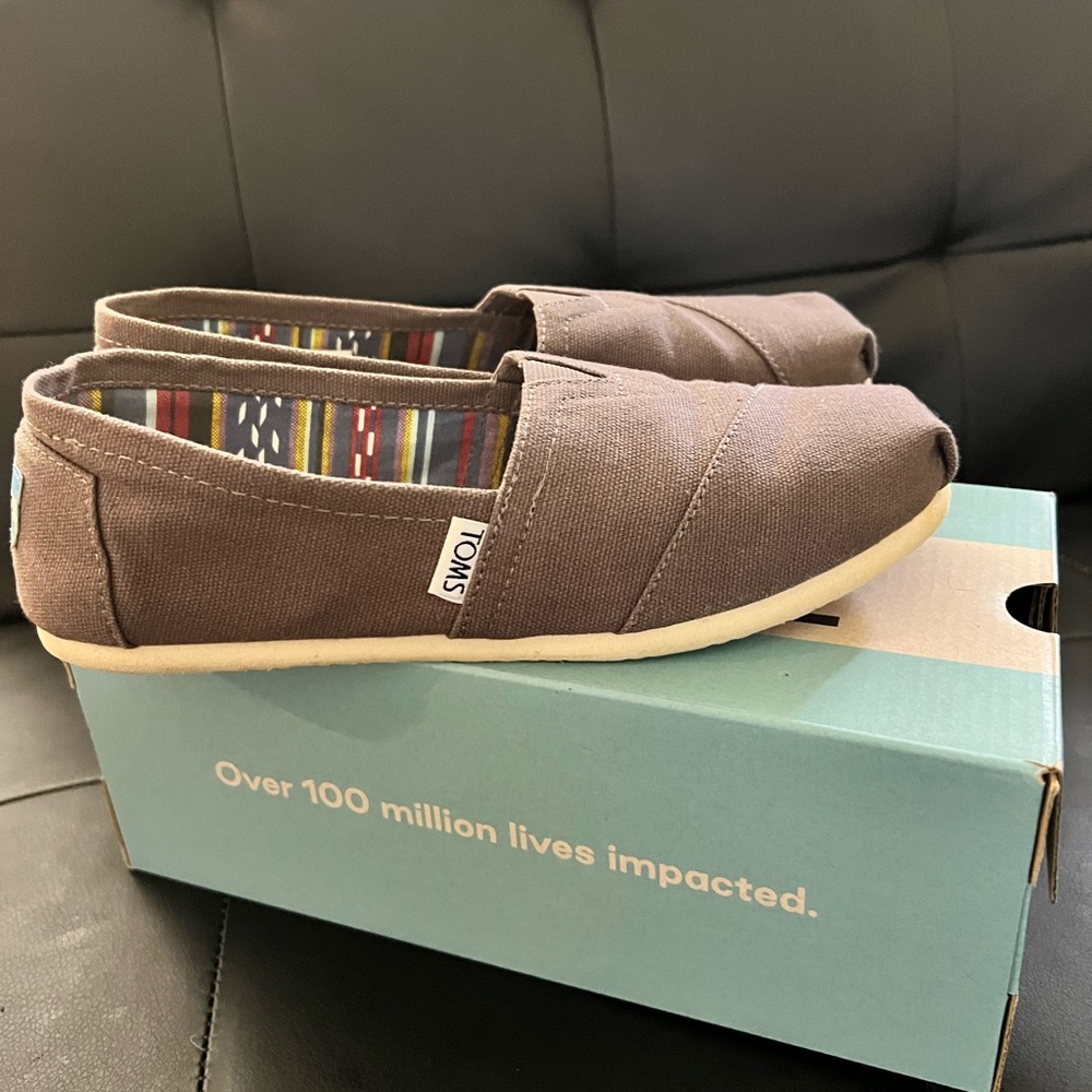 Tom’s shoes